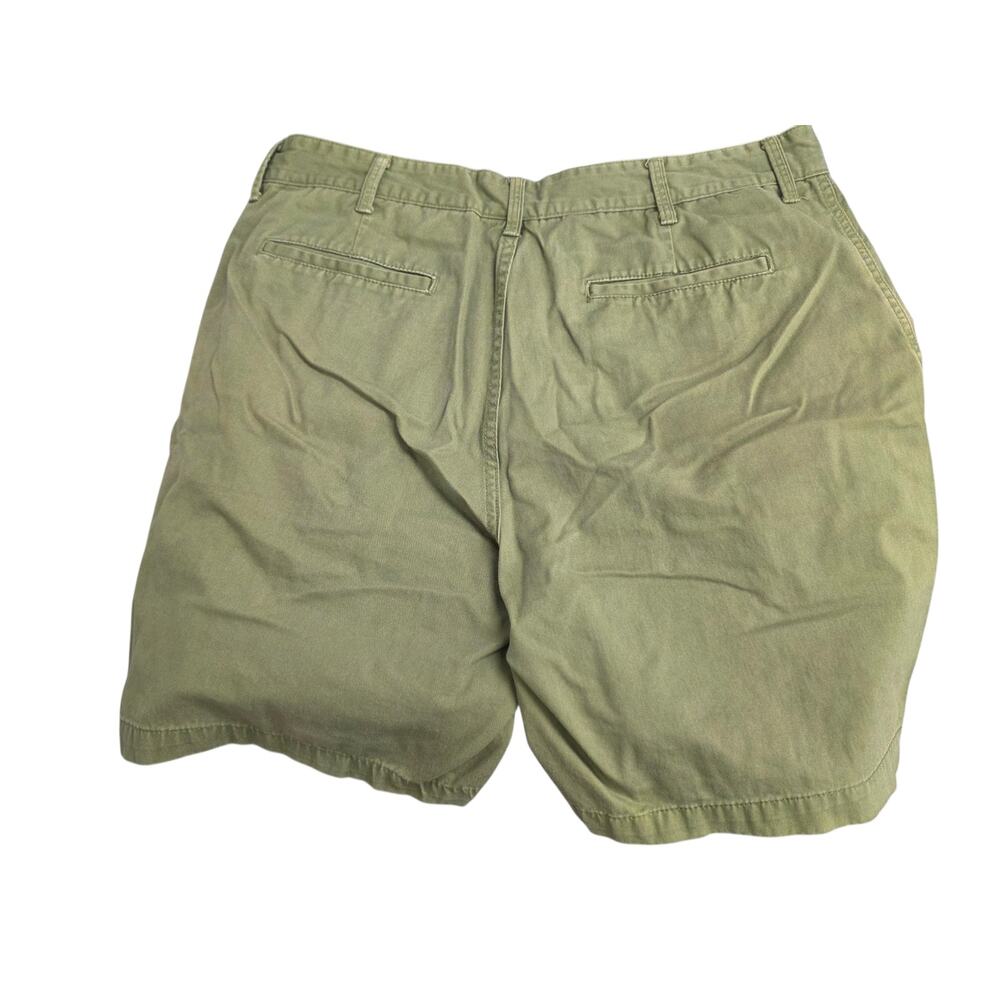 St. John's Bay Men's Green Chino Shorts, Size 36, Pre-Owned. - Picture 3 of 3